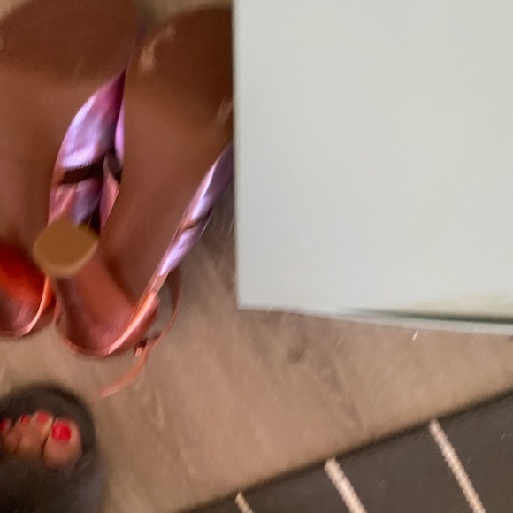 Cynthia Rowley metallic rust and pink sandal heels - Picture 9 of 10